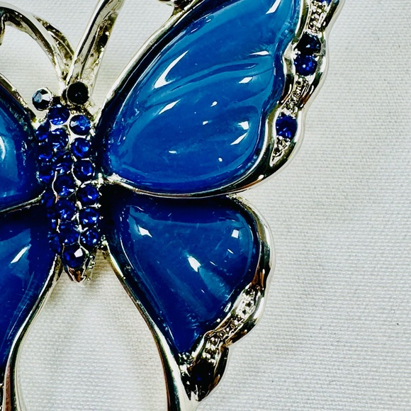 Fantasyard Butterfly Brooch Pendant Capri Blue Light Sapphire 2x2 Inches - Picture 2 of 6